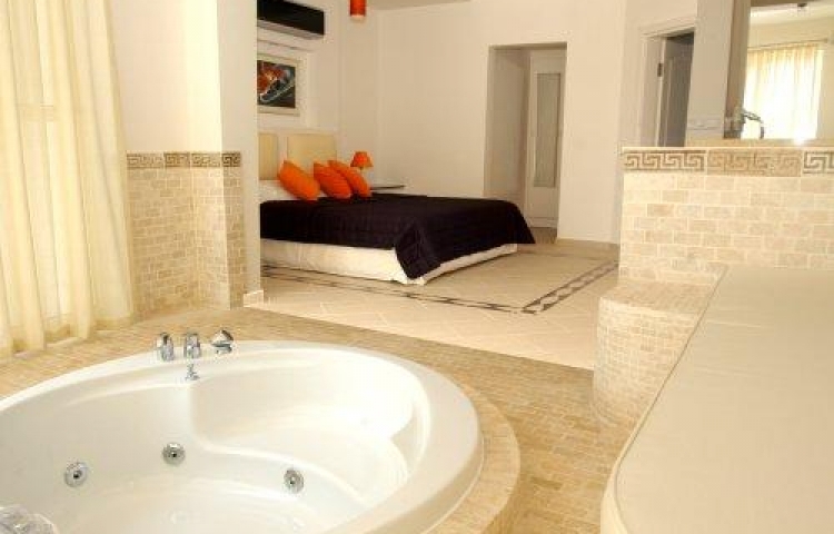 ST.NICHOLAS HEIGHTS DELUXE SUITE HOTEL
